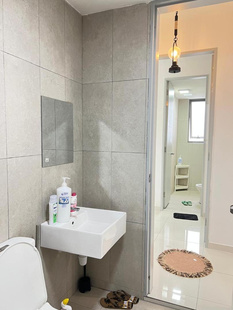 Pangsapuri Cozy Kenwingston Platz Kl 2-5 Pax2br&2br Pakinnetf 4305a Kuala Lumpur